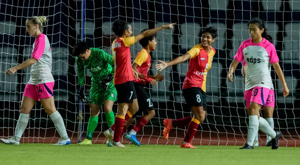 ebfchistory's tweet image. Our very own Bengali girl from Kalyani wrote her name in the history books as her goal secured a 1—1 draw against 🇭🇰 Kitchee FC in the Preliminary Round match and made 🇮🇳 East Bengal as the group toppers and thus, qualify for the #AWCL Group Stages on the very first attempt.