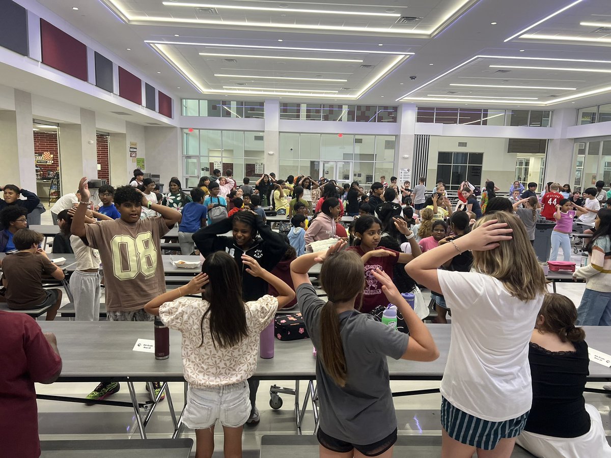 JasminMack14's tweet image. Friday Dance Party during B Lunch = GOOD TIMES! 💃🕺
Our 6th graders brought the energy and the moves — such a fun way to end the week! #MiddleSchoolVibes #DanceBreak #FridayFun @ProsperMoseley
