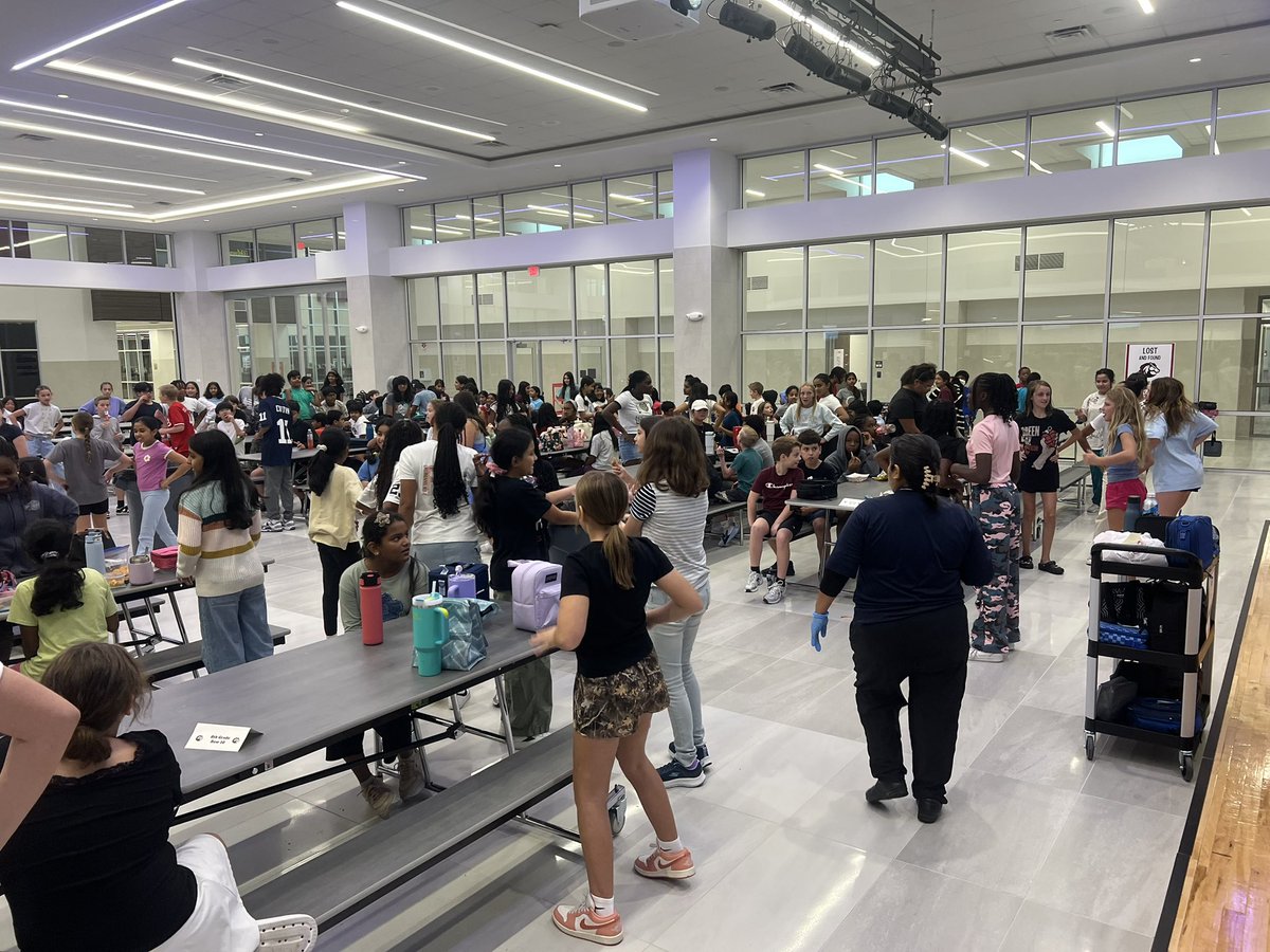 JasminMack14's tweet image. Friday Dance Party during B Lunch = GOOD TIMES! 💃🕺
Our 6th graders brought the energy and the moves — such a fun way to end the week! #MiddleSchoolVibes #DanceBreak #FridayFun @ProsperMoseley