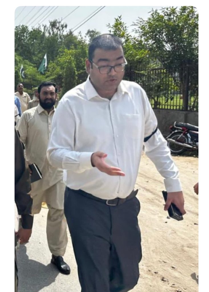 انا للّٰہ وانا الیہ راجعون
May the soul of the officer rest in peace.