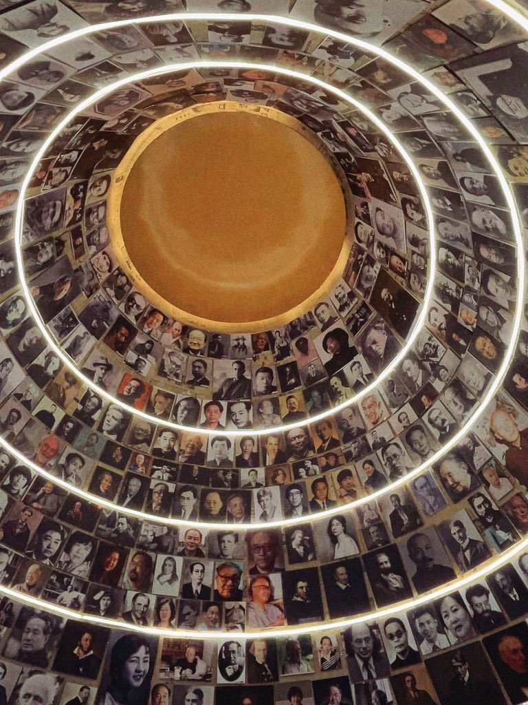 Azhennn2's tweet image. 姐姐，
今夜我真在德令哈，
灯火通明。