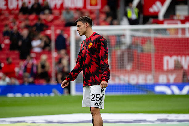 Signing Martinez over Lammens is like signing Ugarte over Joao Neves. #mufc