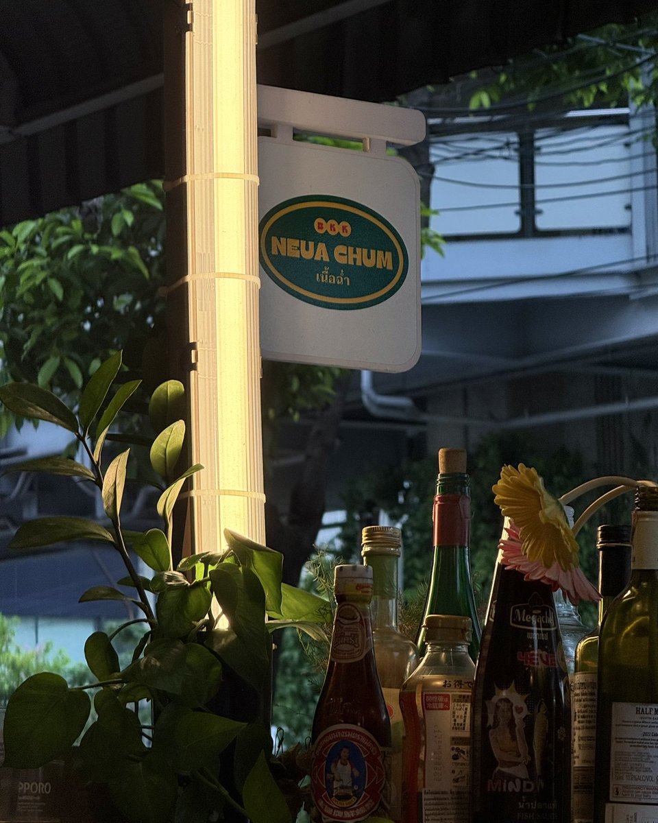 ทุกคนไปลอง เนื้อฉ่ำที่ไม่ใช่แค่ชื่อร้าน แต่มัน juicy ฉ่ำ ฟิน แถมราคาดีมากกก จานใหญ่เบิ้ม สามจานนี้ไม่ถึงพัน กลิ้งกลับบ้านได้เลย มาซัพพอร์ตร้าน local เล็กๆกันฮะ 🤤

📍 เนื้อฉ่ำ, หน้า true digital park ฝั่ง west, bts ปุณณวิถี