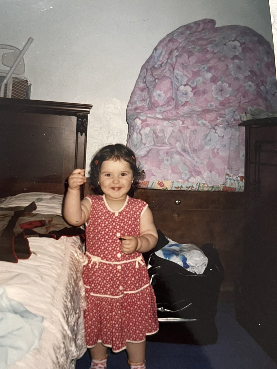 bir gün anneannne evindeki yüklükler yok oldu ve hicbirimiz fark etmedik