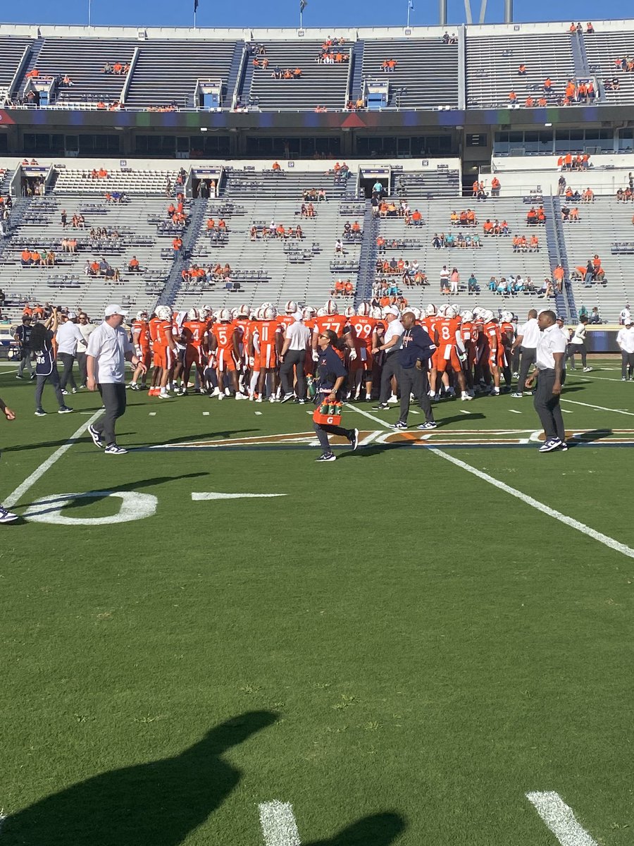 Had a great time at UVA yesterday for there season opener! Thank you <a href="/coachdeskitch/">Desmond Kitchings</a> for the invite. Can’t wait to be back!!
#GoHoos 

<a href="/UVAFootball/">Virginia Football</a> <a href="/CoachT_Lamb/">Taylor Lamb</a> <a href="/Coach_TElliott/">Tony Elliott</a>