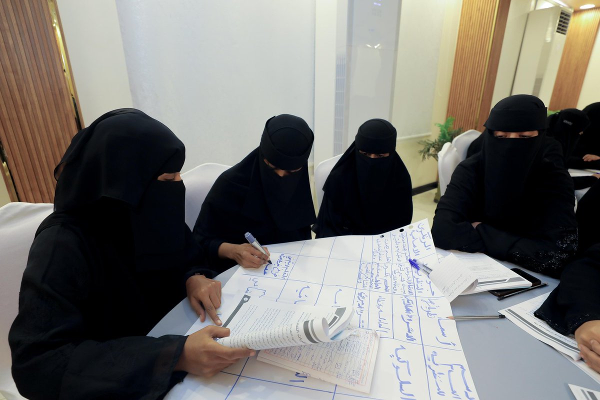 SaudiDRPY's tweet image. انطلق في محافظة #حضرموت برنامجاً تدريبياً لـ 70 معلماً ومعلمة يشمل 50 دورة تدريبية وذلك ضمن مراحل مشروع الشهادات الدولية المهنية في التدريس (IPTC)، والذي يستهدف تأهيل 200 معلم ومعلمة في كل من محافظات #حضرموت، #تعز و #عدن.

يأتي المشروع بالشراكة بين…