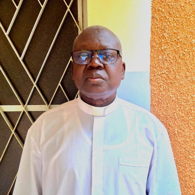 « Plutôt que la fête, je choisis le partage » : l'Abbé Joseph Mbaye célèbre autrement ses 40 ans de sacerdoce ucs.sn/news/lZMjWboG0…
