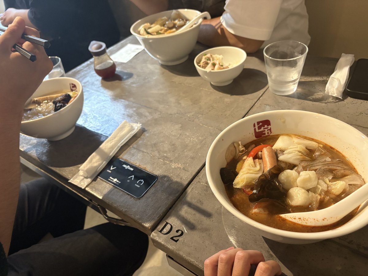 現場終わり、先輩に「マーラー担行くぞ！」と連れて行っていただきました😋

暑さ＋辛さ＝汗MAX💦
でもこれがクセになるそうです。