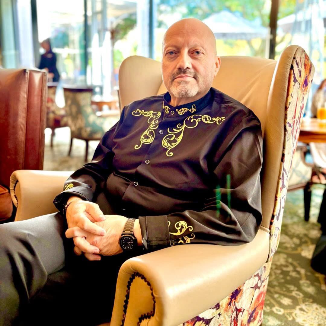 Deeply saddened by the passing of Cllr. Neil De Beer 🤍🙏

He always had a strong and principled voice in our Cape Town City Council. Although we were from different sides of the aisle, his respect and passion for our city and nation transcended political divides. 🇿🇦

Farewell my