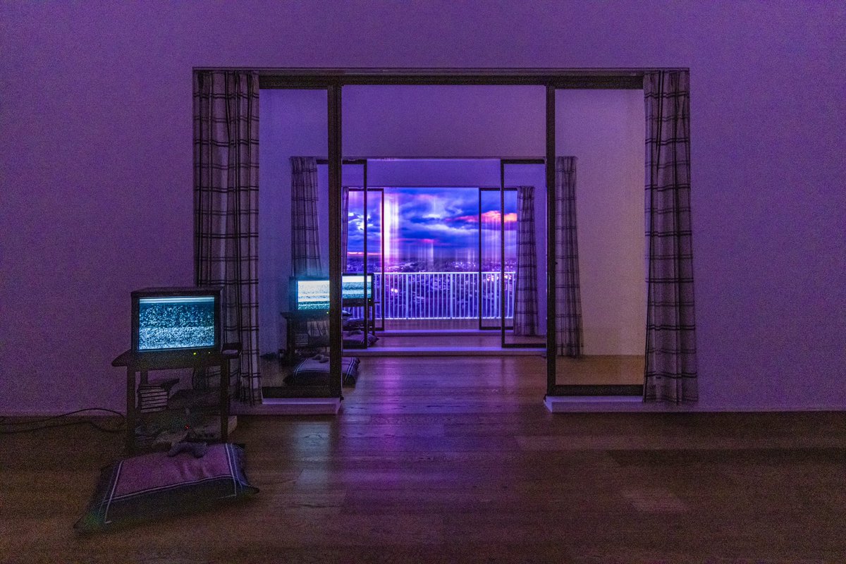 8月も大変多くのご来場ありがとうございました。
1999展は残り約1ヶ月となりました。
引き続き世界の終わりで皆様をお待ちしております。
#1999展