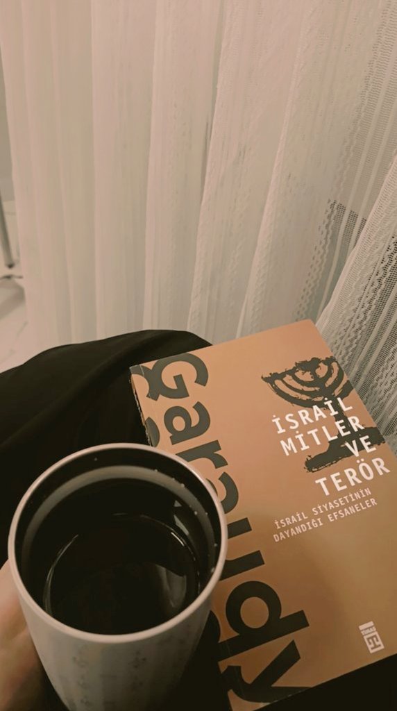Mücadeleyi kalbinizden eksik etmeyin. Pasif kalmış bir kalbi batıl işgal eder...𓂆