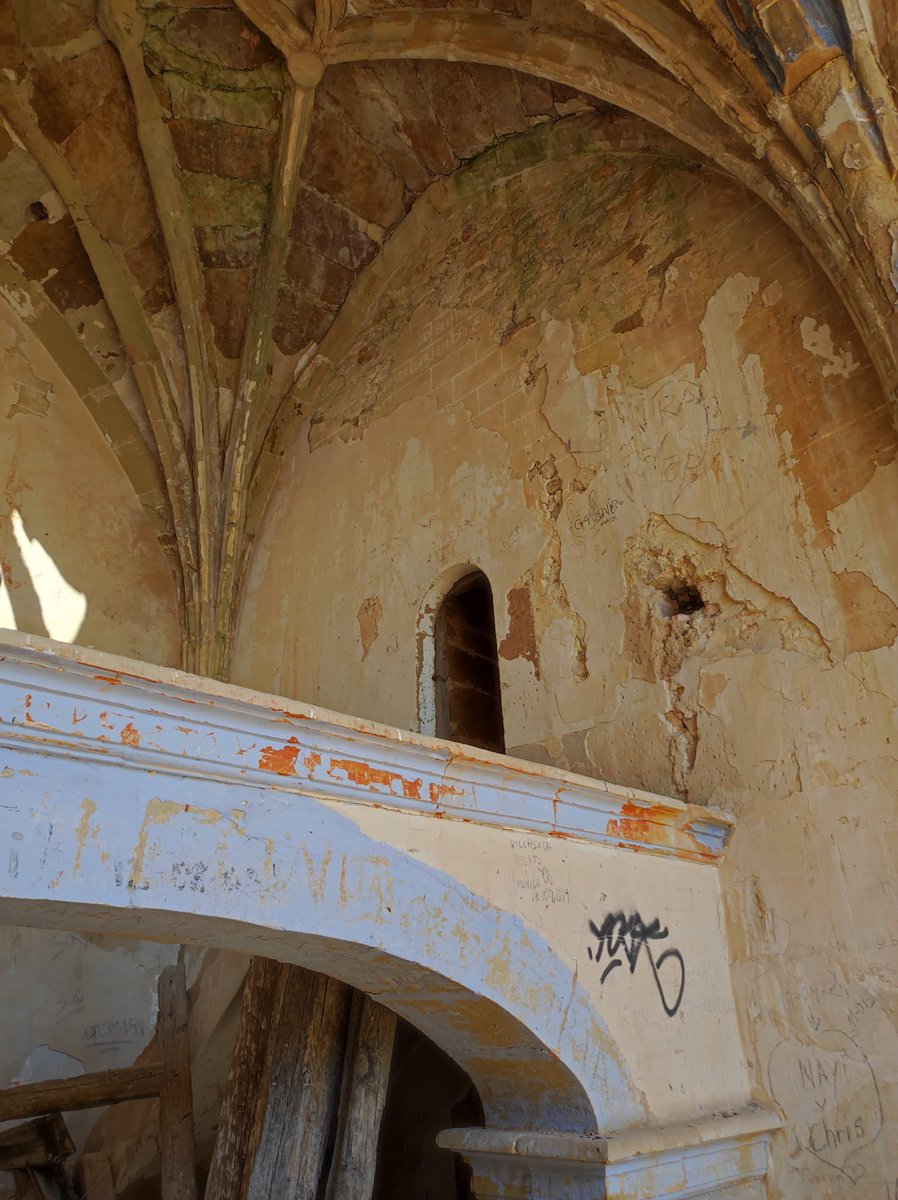 Si estos días se habla de lo disfuncional que es el sistema de prevención y extinción de incendios en Castilla y León, cuando toque hablar de lo que sucede con el patrimonio en la Comunidad, la disfunción va a ser parecida.

A dos nevadas de caerse las bóvedas. Peñalcázar, Soria.