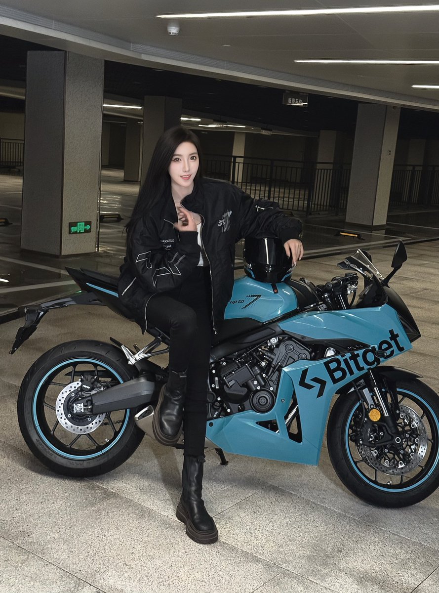Bitgetyaya's tweet image. 跟着机车美女七七感受夜骑🤤

#Bitget 机车服谁想要？🙋🏻‍♀️

#GearUpTo7 #Bitget七周年