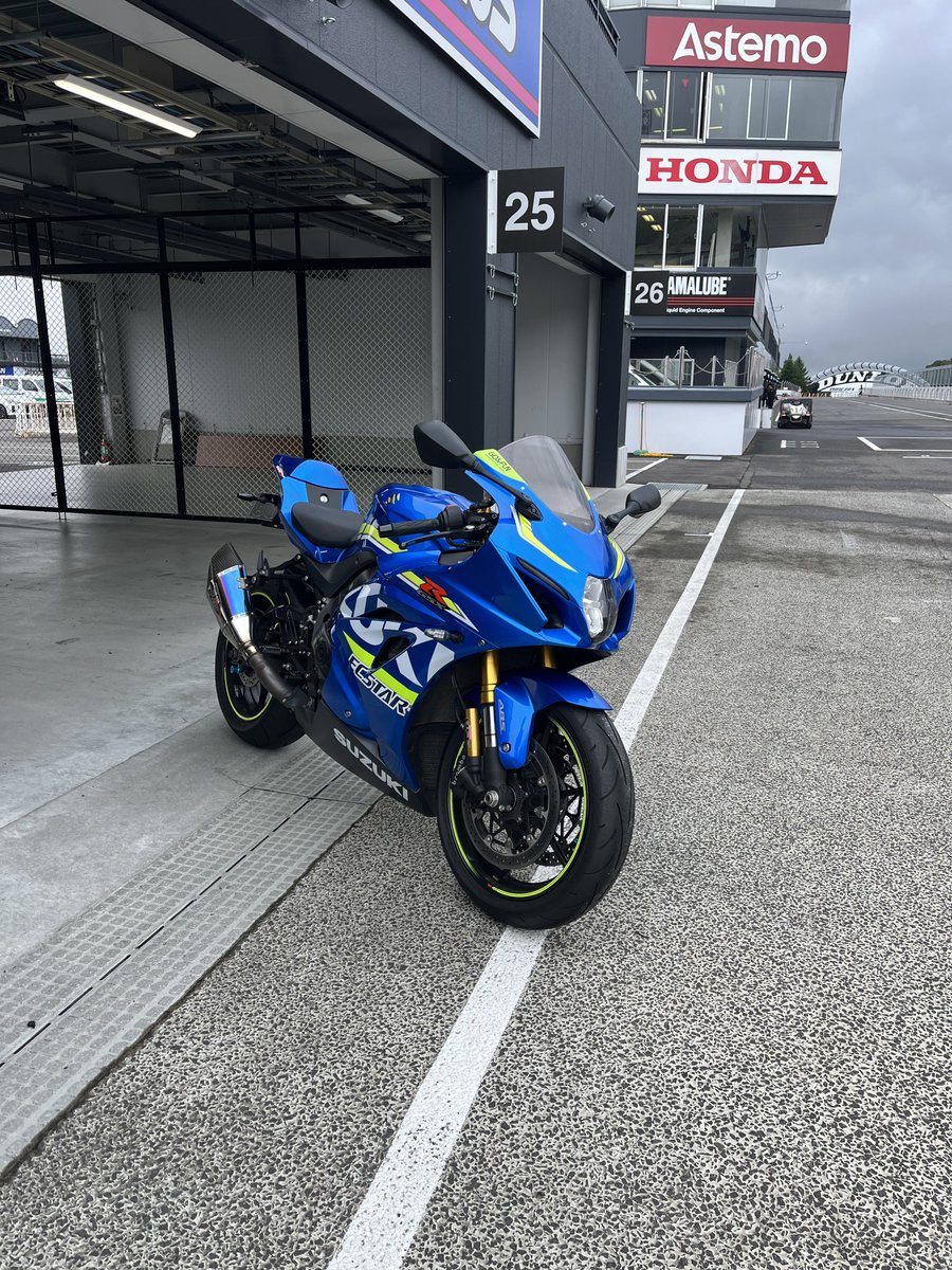 #これを見た人は無言で去年の9月の画像を貼る
去年の９月は、GSX-R1000RでSUGO初走行してました😊