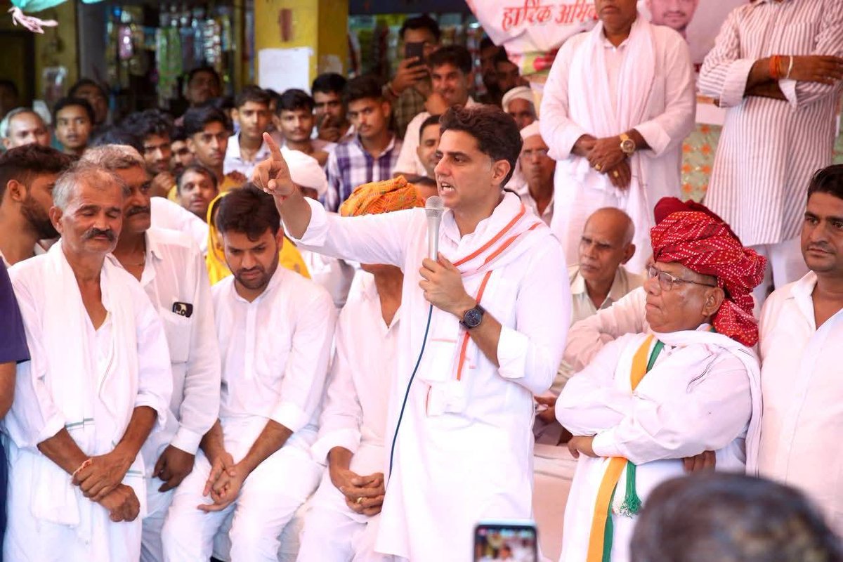 Today Sachin Pilot attended the programme organised in my Gram Panchayat Chhan and addressed the rural friends.
#Sachinpilot #RahulGandhi #Congress