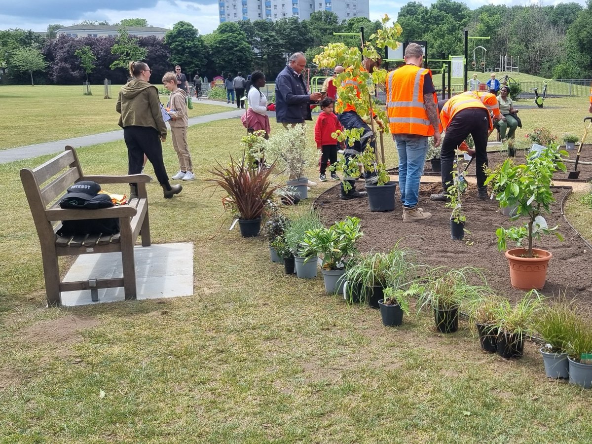 We still want to hear what young people think about our parks and open spaces 🌳

If you're under 18, tell us your thoughts - they are crucial to making sure our spaces serve you as well as possible.

If you aren't, please pass on the message ⬇️
orlo.uk/nonE6