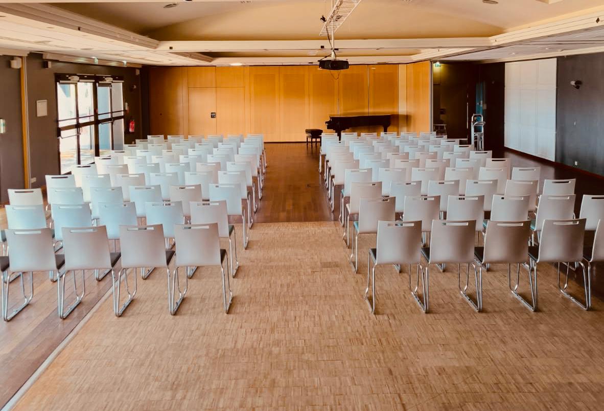 [AVANT-PREMIÈRE] 🎶
La programmation de Terraqué enfin dévoilée par son directeur artistique, Clément Mao-Takacs ! Avec la voix lumineuse de Faustine de Monès ✨
📍Dim. 31/08, 18h, Casino Circus Carnac – Entrée libre 💙 

#festivalterraque #carnac #casinocircus #clementmaotakacs