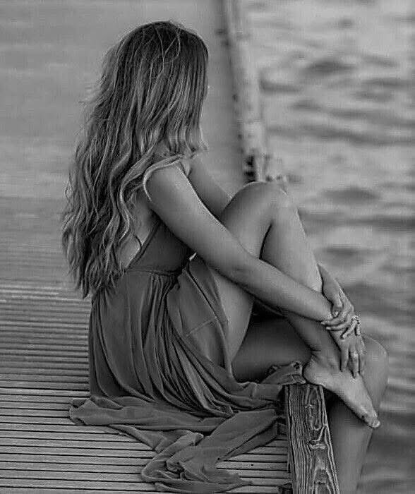 ایک لڑکی نے آرٹیفیشل انٹیلیجنس سافٹ وئیر سے پوچھا کہ مجھے دو لڑکے پسند ہیں۔ ایک ماموں کا بیٹا ہے اور ایک چچا کا۔۔ تمھارے خیال میں میری مستقبل میں کس سے شادی ہوگی، کون خوش نصیب ہوگا۔
آ رٹیفیشل انٹیلیجنس نے پروسیسنگ کے بعد جواب دیا۔
تمھاری شادی چچا کے بیٹے سے ہوگی اور خوش نصیب