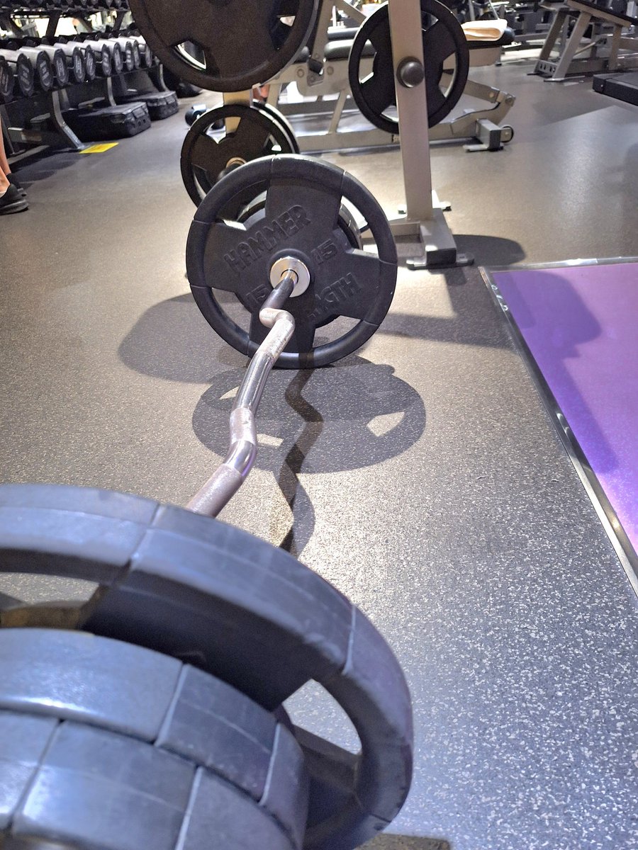 バーベルカール60kg…5回しかできなかった💪😂