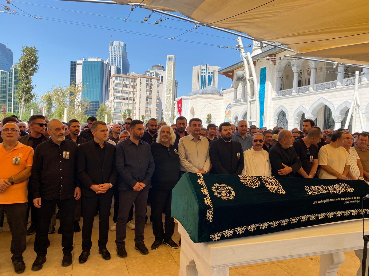 Kaymakamımız Yüksel KARA, Adil Işık Grup Yönetim Kurulu Başkanı Adil IŞIK'ın babası Hasan IŞIK’ın Levent Barbaros Hayrettin Paşa Camii'nde düzenlenen cenaze törenine katılarak, acılı ailesine ve yakınlarına başsağlığı diledi ve merhuma Allah’tan rahmet temennisinde bulundu.