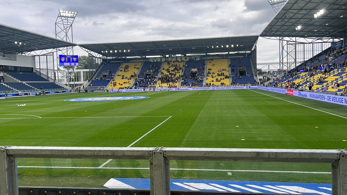 Puik stadion, jammer dat het zo pleuriseind rijden is #camVVV