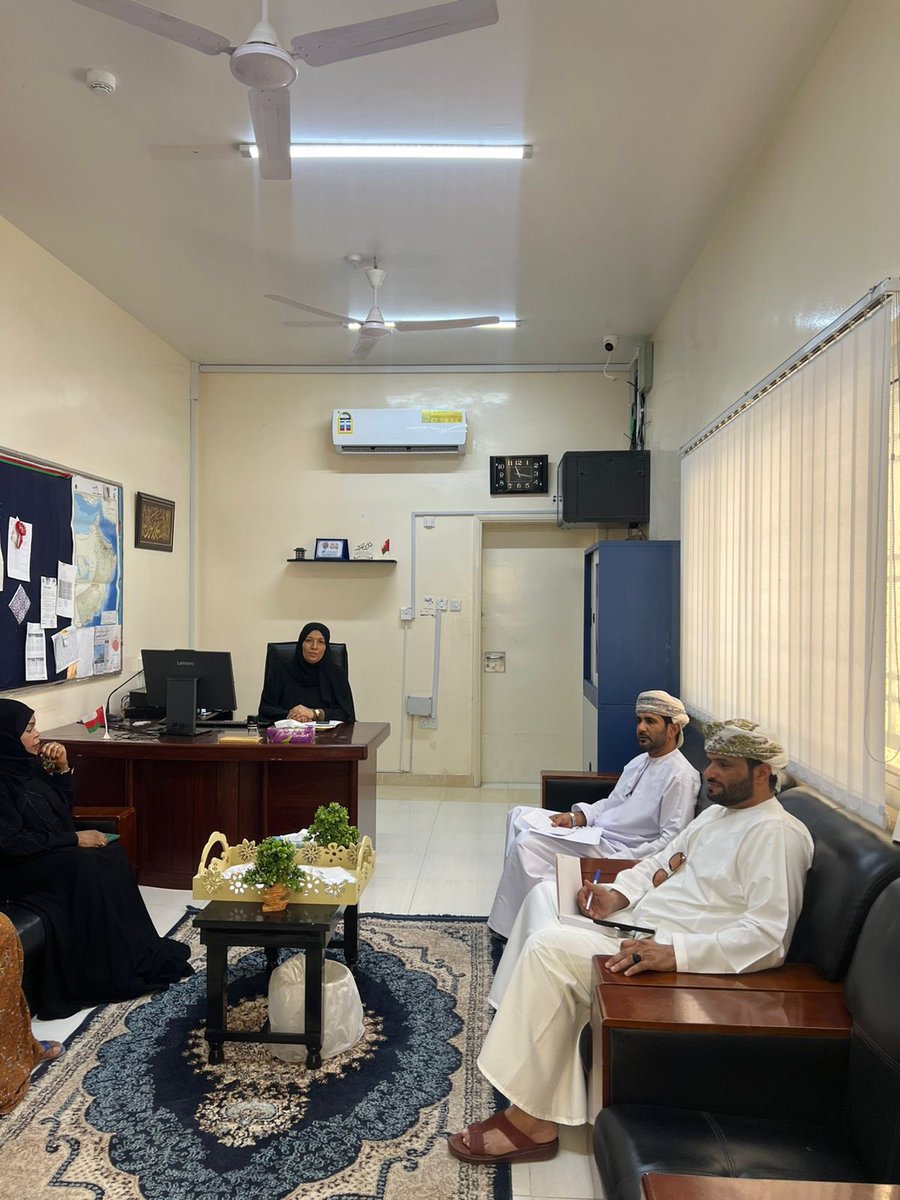 استقبلت المدرسة صباح اليوم الفاضل
 مدير مكتب إدارة التربية والتعليم بثمريت،
  الفاضل /أ. محمد العوائد 
بصحبة الفاضل /أ. أحمد تبوك
 زيارة تفقدية للاطمئنان على سير العملية التعليمية وبداية العام الدراسي الجديد.
، مؤكدين على أهمية توفير بيئة تعليمية محفزة تدعم الطلبة والمعلمين.