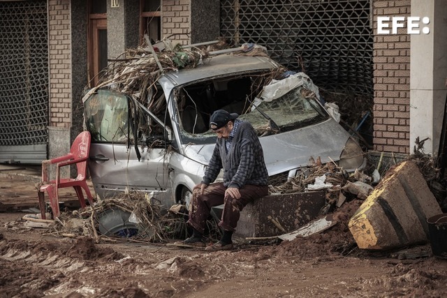 El fotoperiodista valenciano Biel Aliño, premiado por una secuencia de imágenes de la dana del 29 de octubre para EFE.

Ha ganado el primer premio en la categoría Noticias (Ensayo) del concurso 'Picture of the Year' de Poy Latam por fotos como estas: