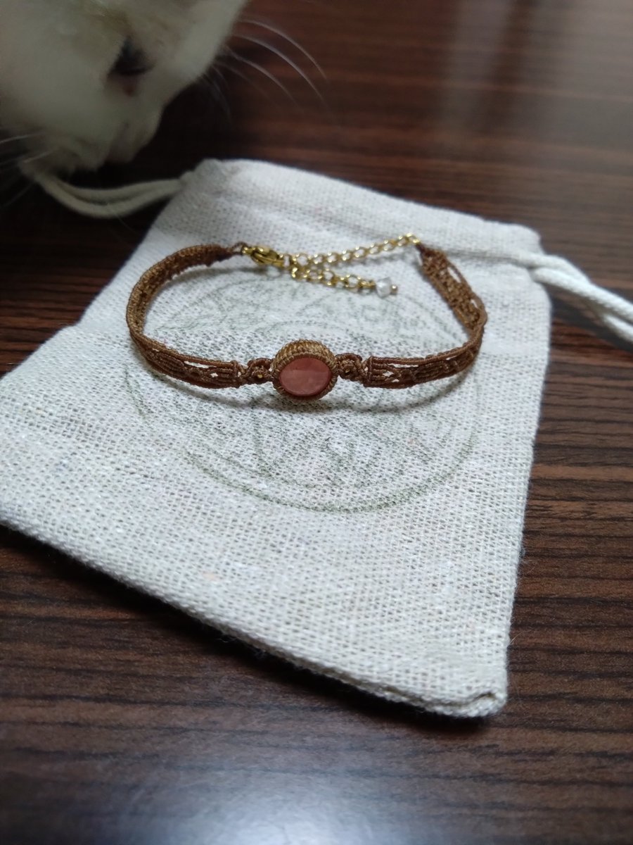 adukishiratama's tweet image. 京都ミネラルマルシェでのお買いもの
・ロードクロサイトのマクラメ編みブレスレット(@MacrameWala
 さん)
事前に検索してて一目惚れしたもの
写真が難しい…もっともっと素敵なんですよ

あと一つ、初の清水があります
サイズ直し中で、毎日ワクワクして待てる幸せ