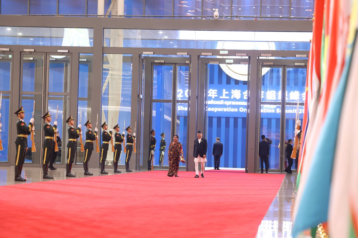 kpsharmaoli's tweet image. A cherished family moment!
Pleased to share a photo with President Xi Jinping and Madam Peng Liyuan. My wife Radhika and I also joined the larger family of world leaders participating in the SCO Plus Summit. 
Truly delighted!