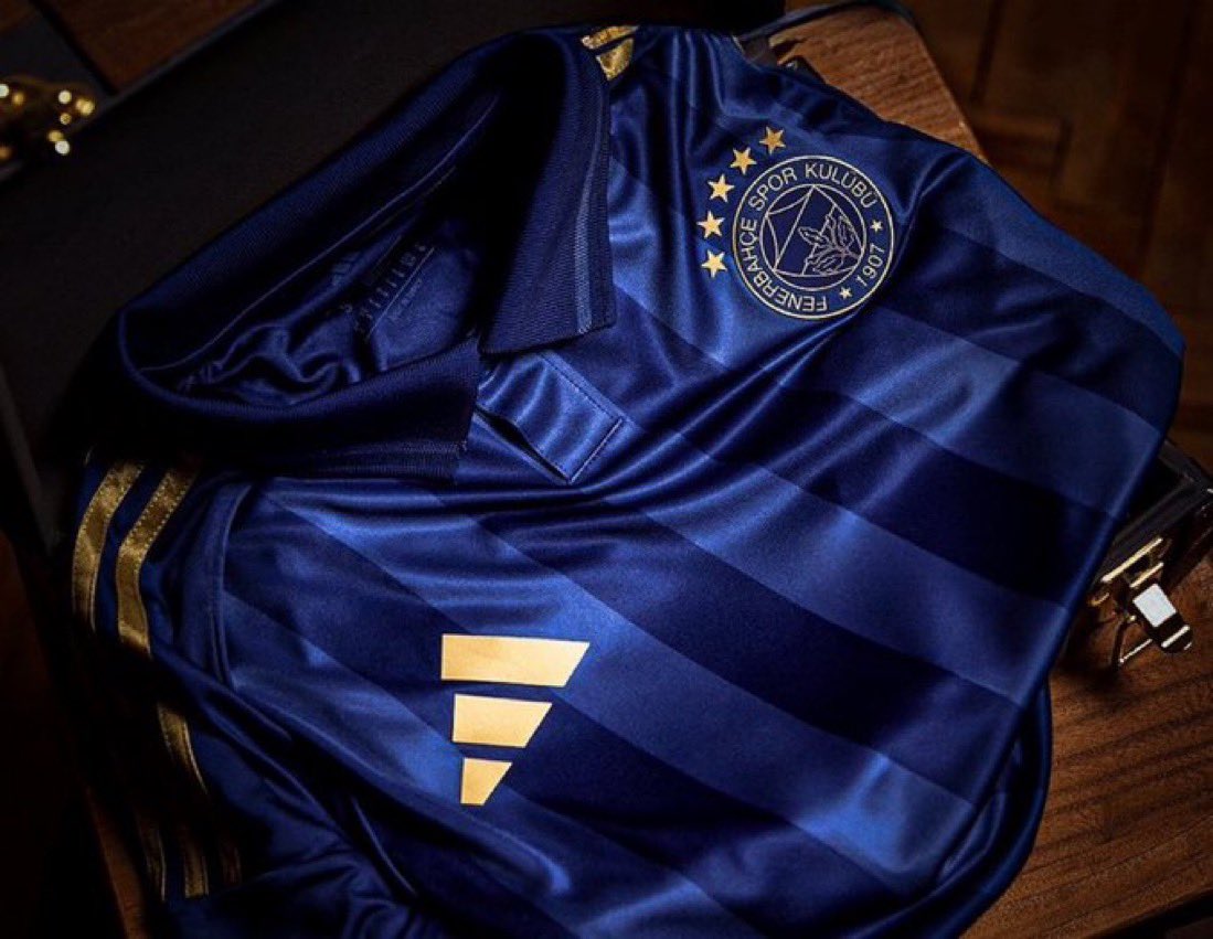 🟡🔵 Kerem Aktürkoğlu’nun gelmesi şerefine beni takip eden  gönderiyi rt ve beğenen bir kişiye bu muazzam formayı  hediye edeceğim.