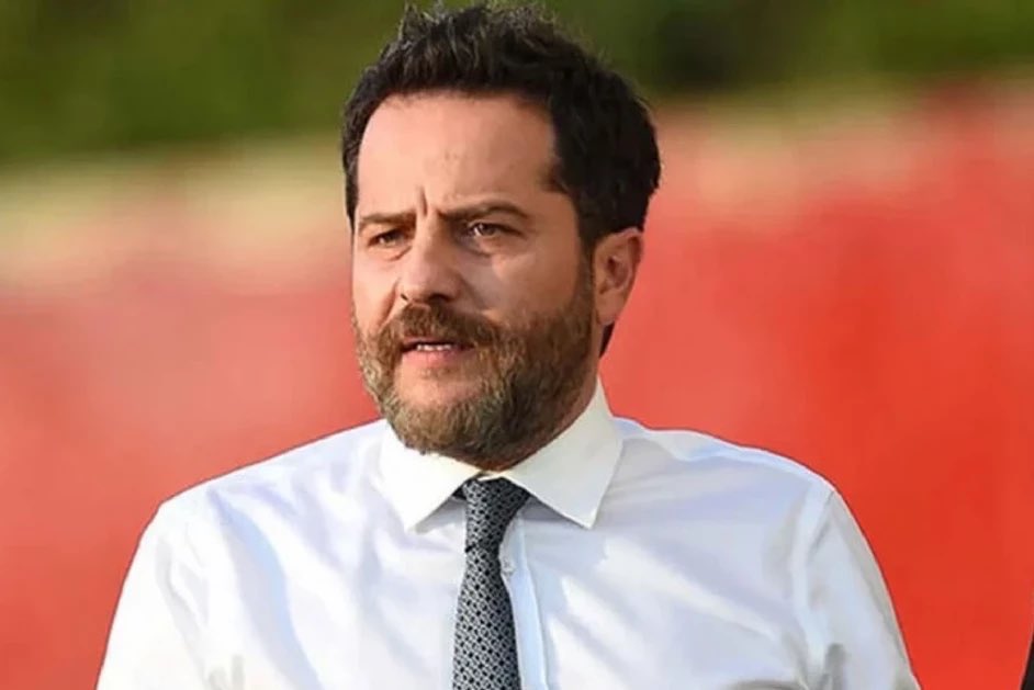 Bizi bu beceriksizlerin eline bıraktın neredesin Erden başkanım, özledik...