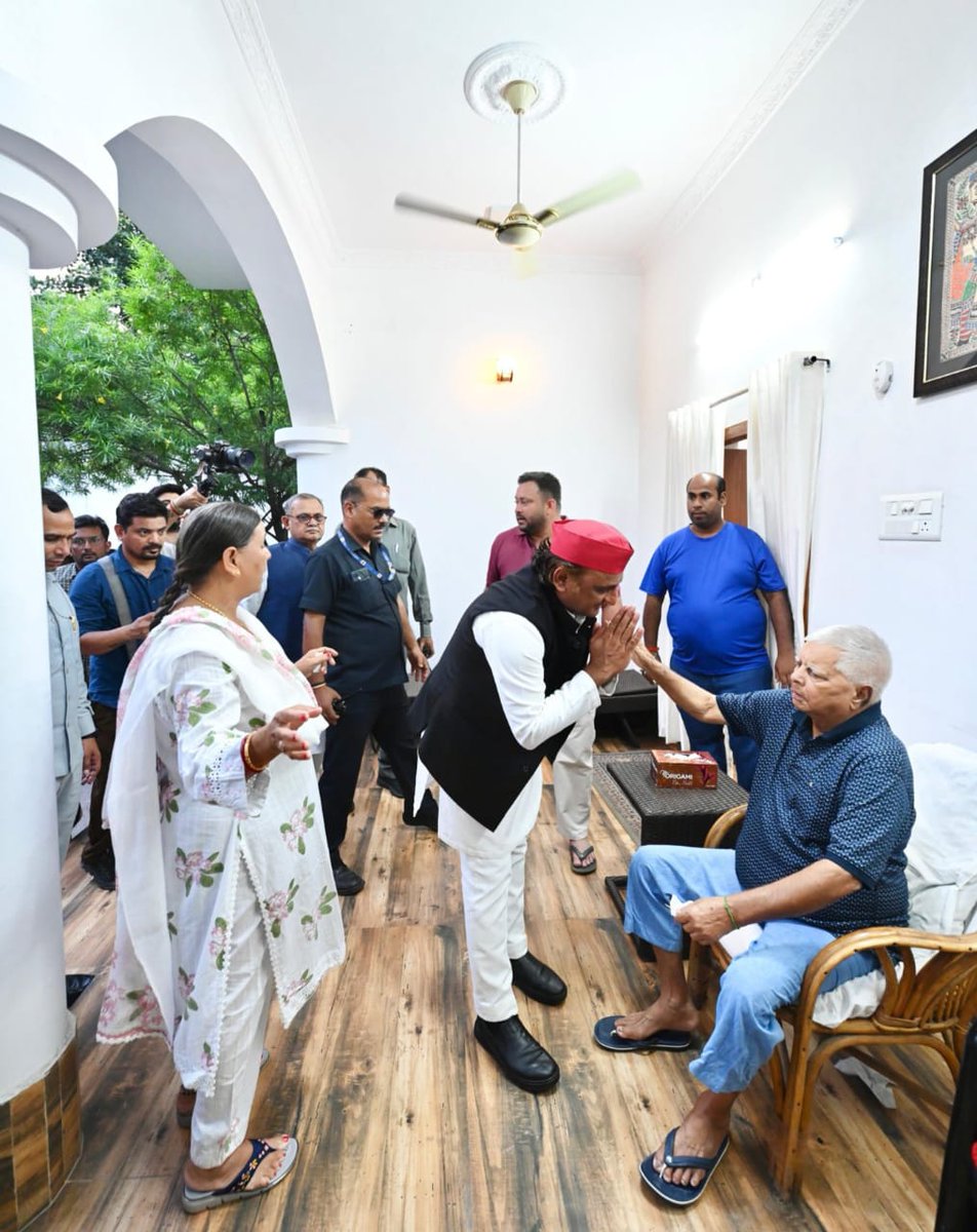 The dream comes true when you meet your ideal
Tonti Chor meets Chara Chor 
          😂😂