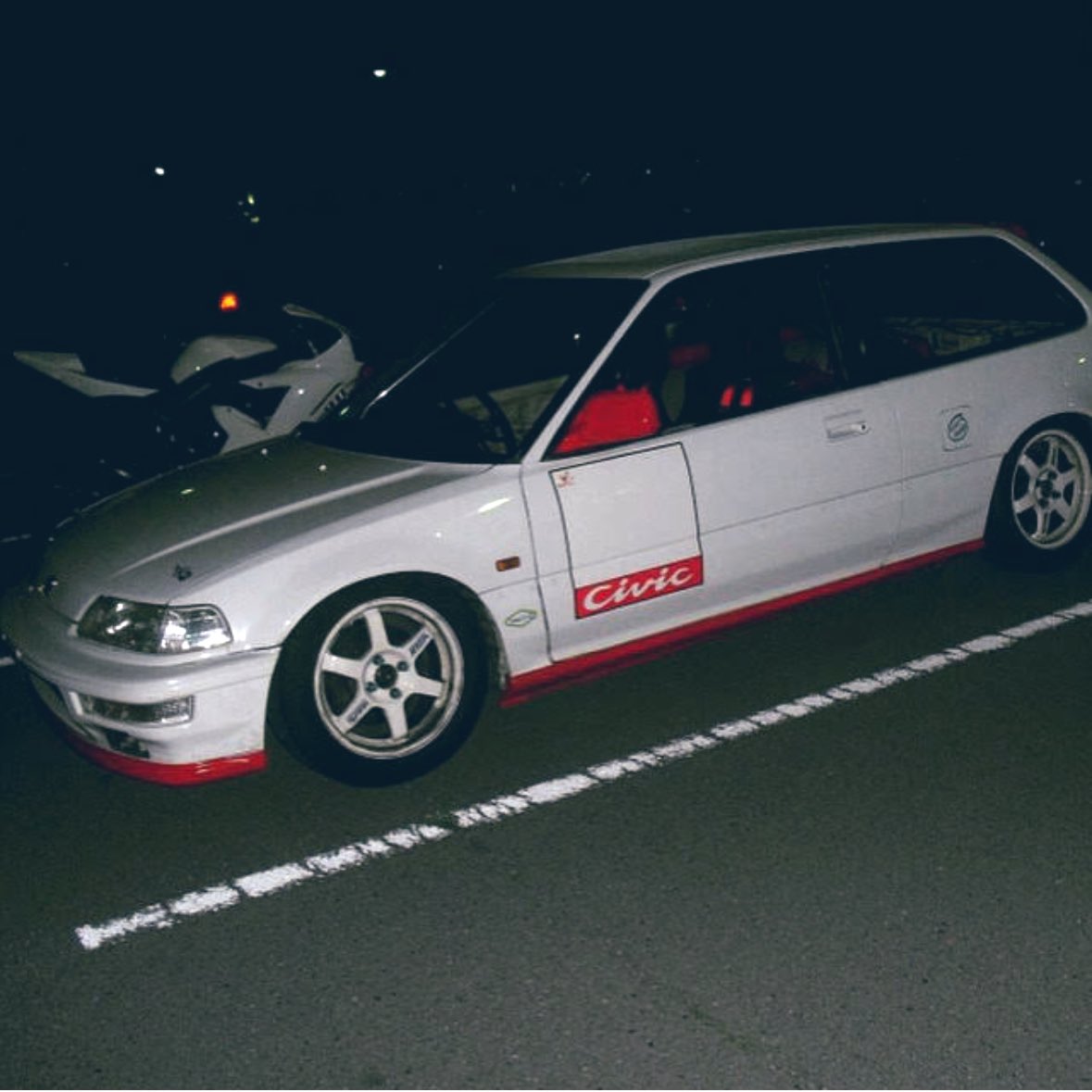 ナビオ前でタンクトップ2人組に声かけられてからもう17年かー。この時走ったりするの1ミリも興味無くて街中でうるさく吹かしてるだけやったな