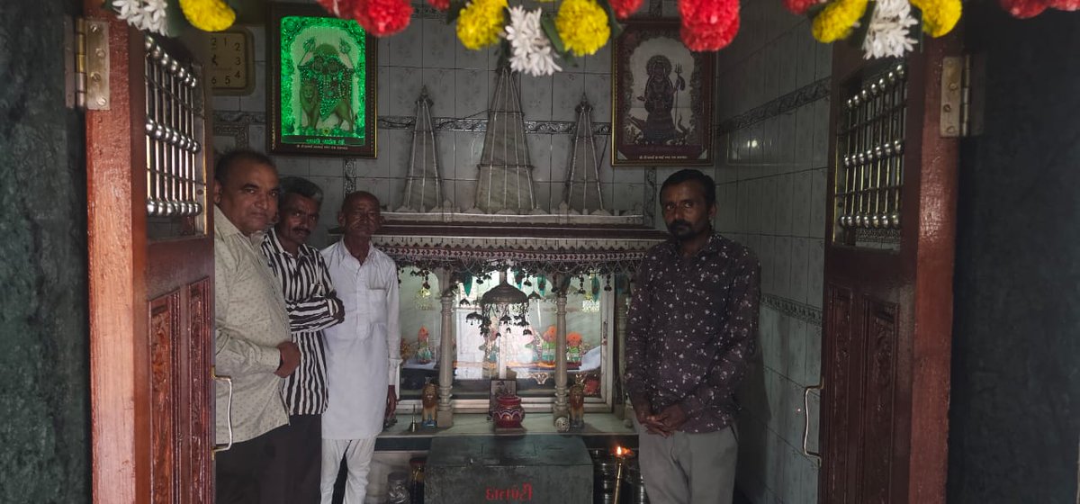 BRBaraiyaBJP's tweet photo. આજ રોજ મારા મતવિસ્તાર પાલીતાણા-102 વિધાનસભામાં સમાવિષ્ટ જેસર તાલુકાના ગંગાસતી રાજપરા ખાતે દર્શન કર્યા, રાણપરડા ખાતે ભમ્મર પરિવારના કુળદેવી માતાજીના મઢ ખાતે દર્શન કરીને ધન્યતા અનુભવી તેમજ ગામના આગેવાનો સાથે શુભેચ્છા મુલાકાત લીધી.
#palitana #jesar #Rajpara #ranparda https://t.co/myEnCxsrkF