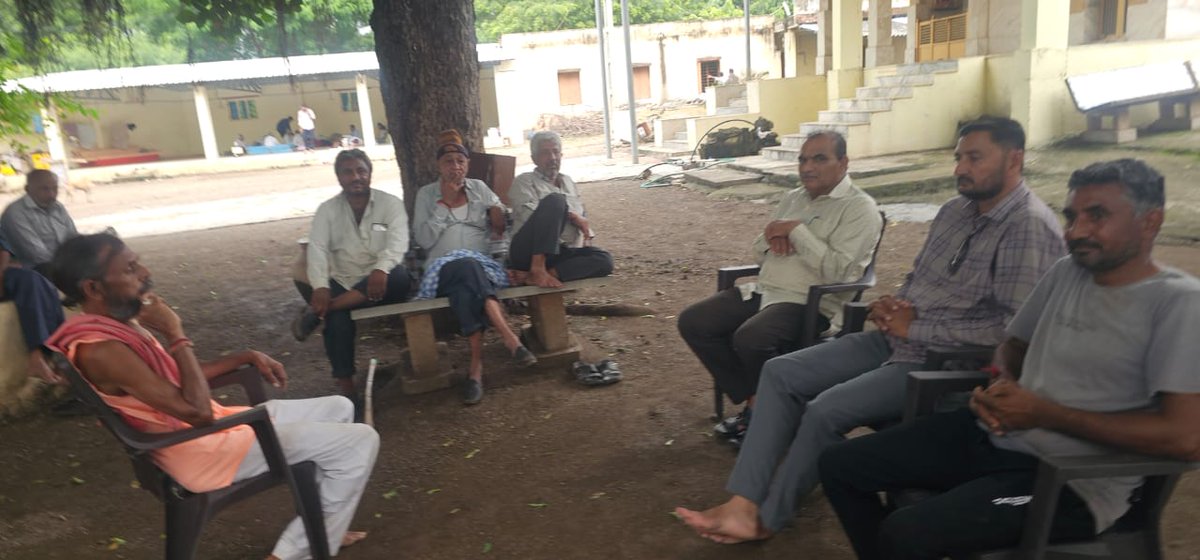 BRBaraiyaBJP's tweet photo. આજ રોજ મારા મતવિસ્તાર પાલીતાણા-102 વિધાનસભામાં સમાવિષ્ટ જેસર તાલુકાના ગંગાસતી રાજપરા ખાતે દર્શન કર્યા, રાણપરડા ખાતે ભમ્મર પરિવારના કુળદેવી માતાજીના મઢ ખાતે દર્શન કરીને ધન્યતા અનુભવી તેમજ ગામના આગેવાનો સાથે શુભેચ્છા મુલાકાત લીધી.
#palitana #jesar #Rajpara #ranparda https://t.co/myEnCxsrkF