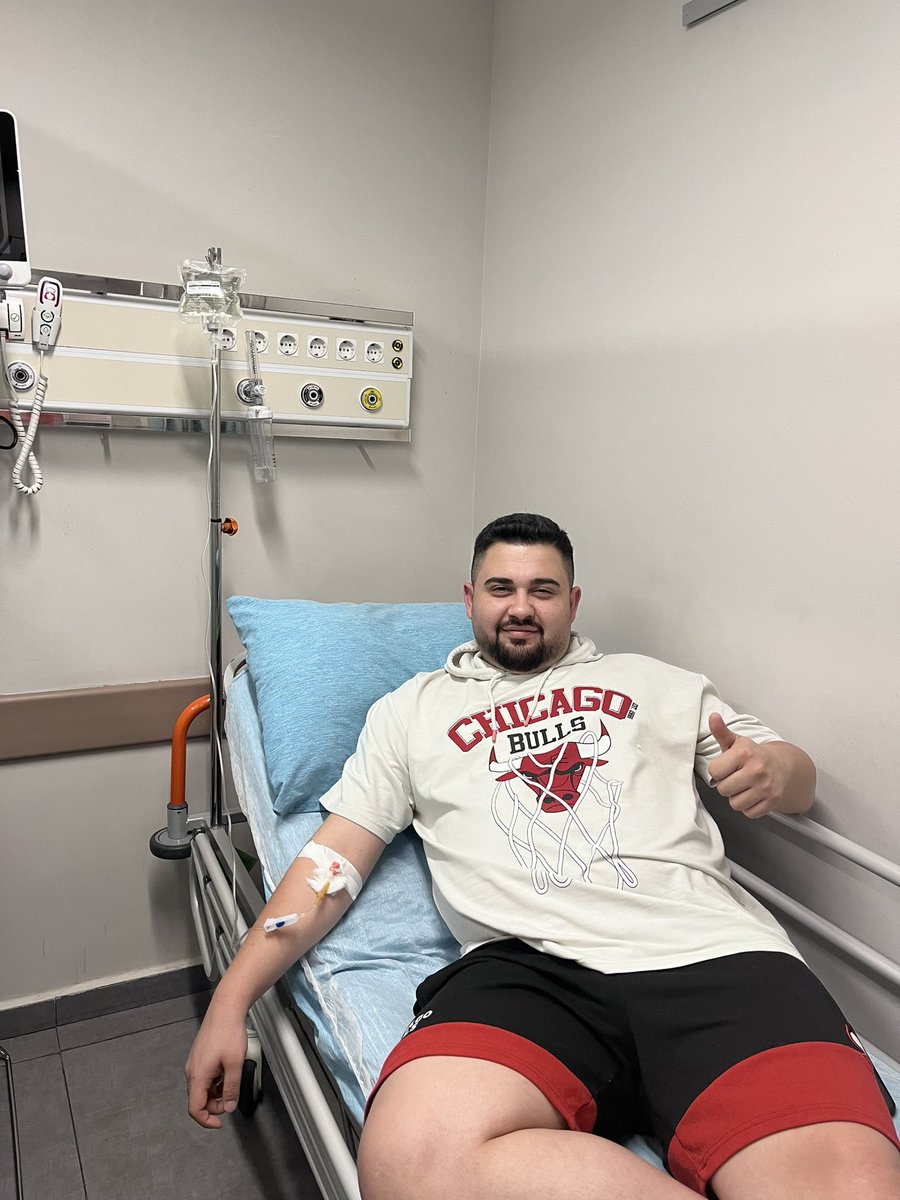 Tatil için sağlık kontrolünden geçemedim beyler. 4 günde 7 iğne 5 serum yedim. Ama hala yürüyemiyorum. Mecburen yayınlarımıza ara veremicez. İş ameliyata dönerse belki benden kurtulursunuz bir süre. Ama şimdilik beraberiz.