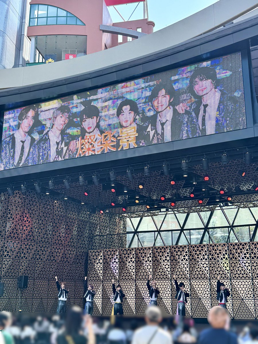 🌟8月ラストライブ🌟
池袋グローバルリングシアターに
お越しいただきありがとうございました🎤
連日の暑さにも負けず、熱い声援を
送ってくださった皆さまのおかげで、
過去最高の8月となりました🙏✨
皆さんと一緒に流した汗と景色は、
一生の宝物です🌈🌅
#ジャンクロップ #燦楽景