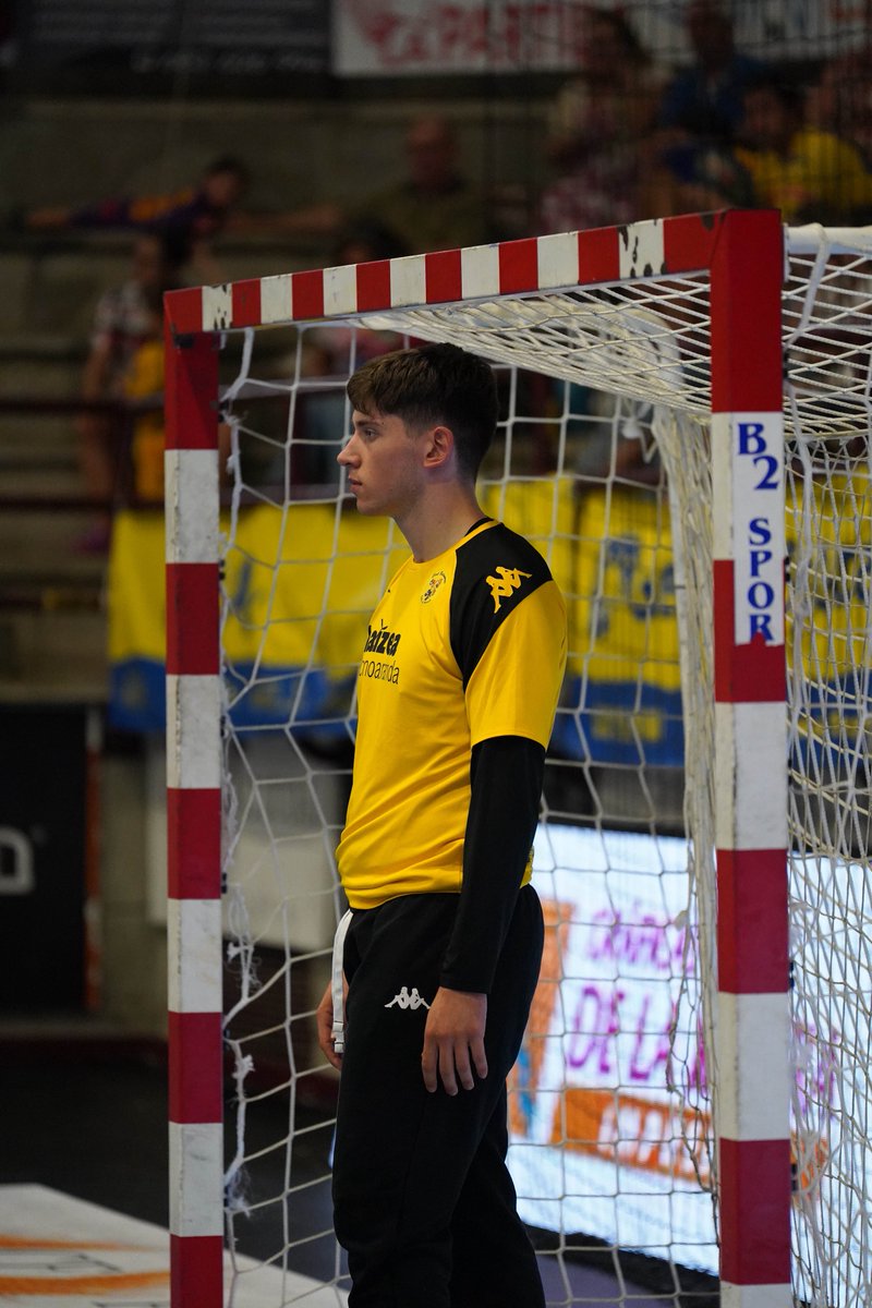 - Hemos fichado a un portero 🧤
- ¿Y para mucho?
- Compruébalo tú mismo 😎

<a href="/VTeixeira16/">vasco teixeira</a> 🐉