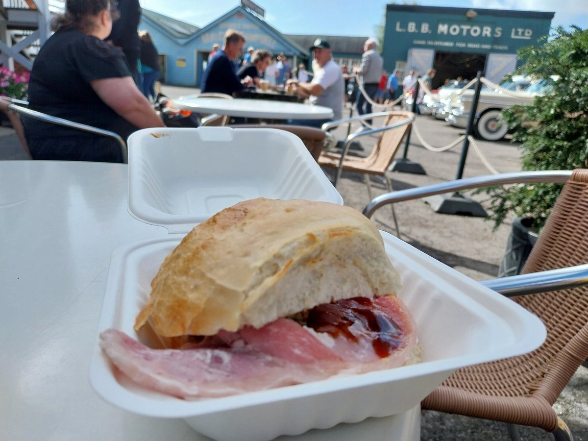 Not very American but celebrating America Day at the <a href="/BrooklandsMuseu/">Brooklands Museum</a> with a bacon bap and brown sauce. Sadly no ( upside-down ) pie and mash <a href="/bornatotter/">Bornatotter</a> 🇺🇸