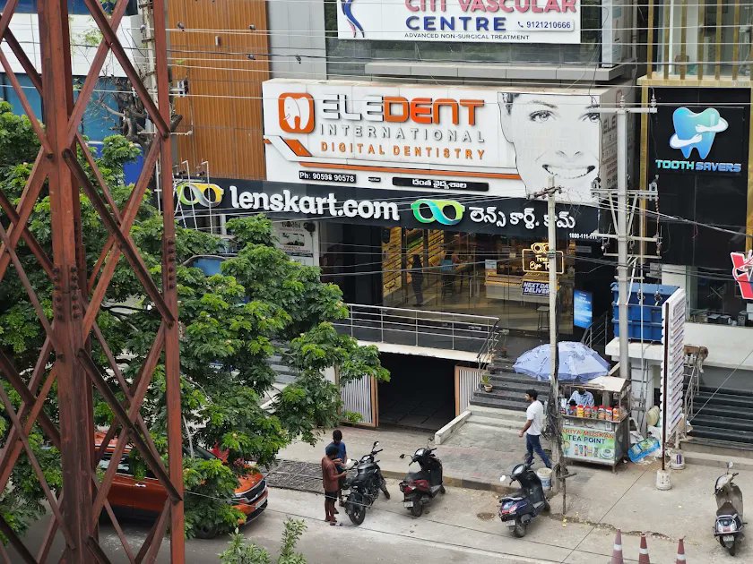 Barrierfre35031's tweet photo. Hey @Lenskart_com you help India see clearer, but wheelchair users still can’t enter your stores! Your frames are good but not the stairs in front of all the stores.
@MSJEGOI @TCyberabad @TelanganaCMO – accessibility isn’t optional, it’s a right. ♿ #BarrierFreeIndia https://t.co/iMKENxrXVC