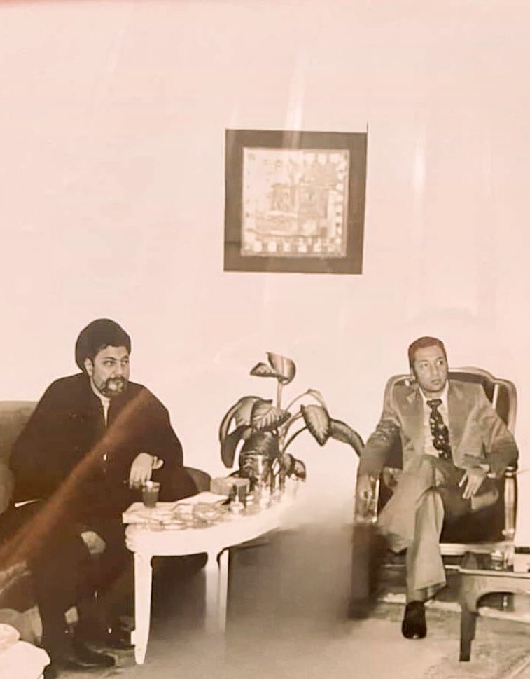 الله يعطيني نص ربع ثقة اللي عم ينصحوا الرّئيس #نبيه_بري شو لازم يحكي وشو لازم يعمل وكيف يتصرّف!

حبيبي اِنت مين بلا مؤاخذة؟!