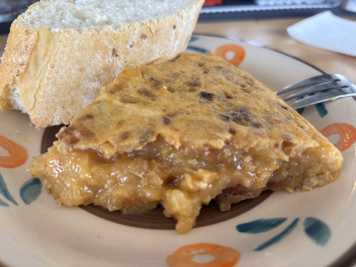 Tortilla nivel Maruca/Cañadio (con mejor pan) en el Sunset de San Vicente de la Barquera.