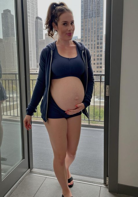 Watch Mommy 🍼's leaked NSFW photo on TwXstars