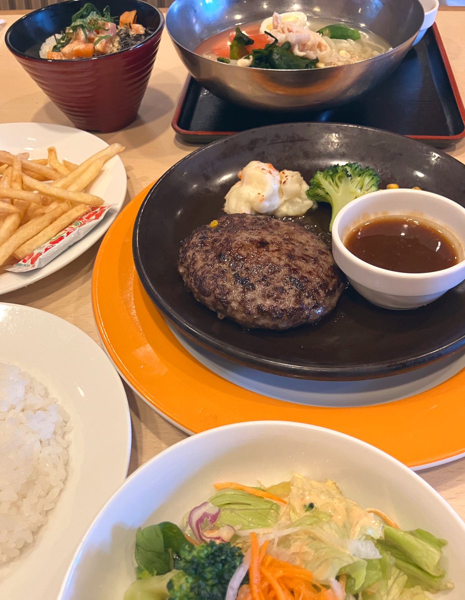 🍐🍐ちまっちゃんのご家族がつくってる梨をいただいたよぉおおおおおお🍐🍐
甘くて美味しい梨🫶幸水と彩玉！彩玉は初めましての梨なの〜梨大好き🫶嬉しー！
今日は昨日の疲れから外出予定全部やめて昼からおしゃべりしてきた