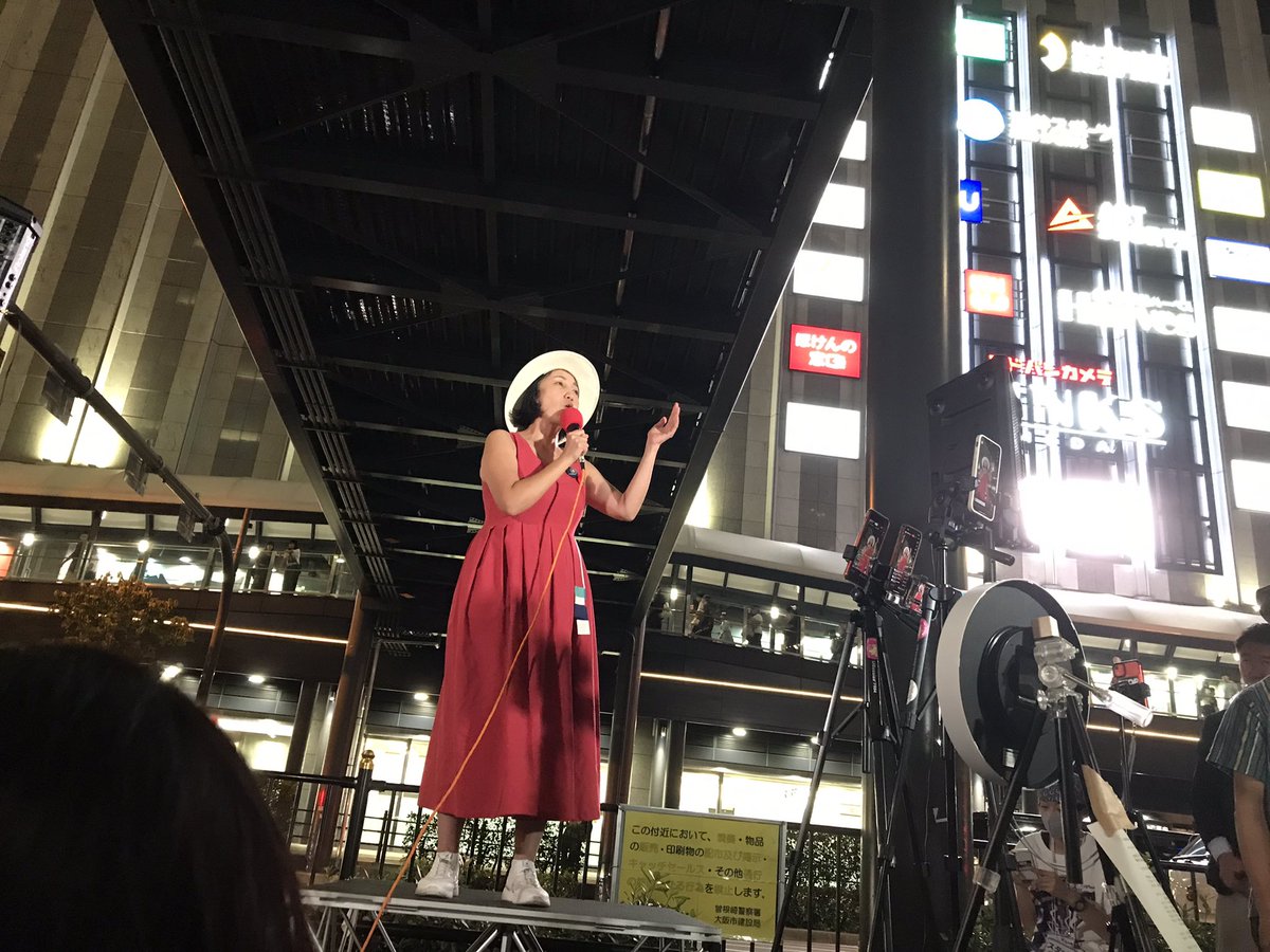 大椿ゆうこの登場で俄然盛り上がる大阪駅御堂筋北口。
#大阪NOHATE街宣