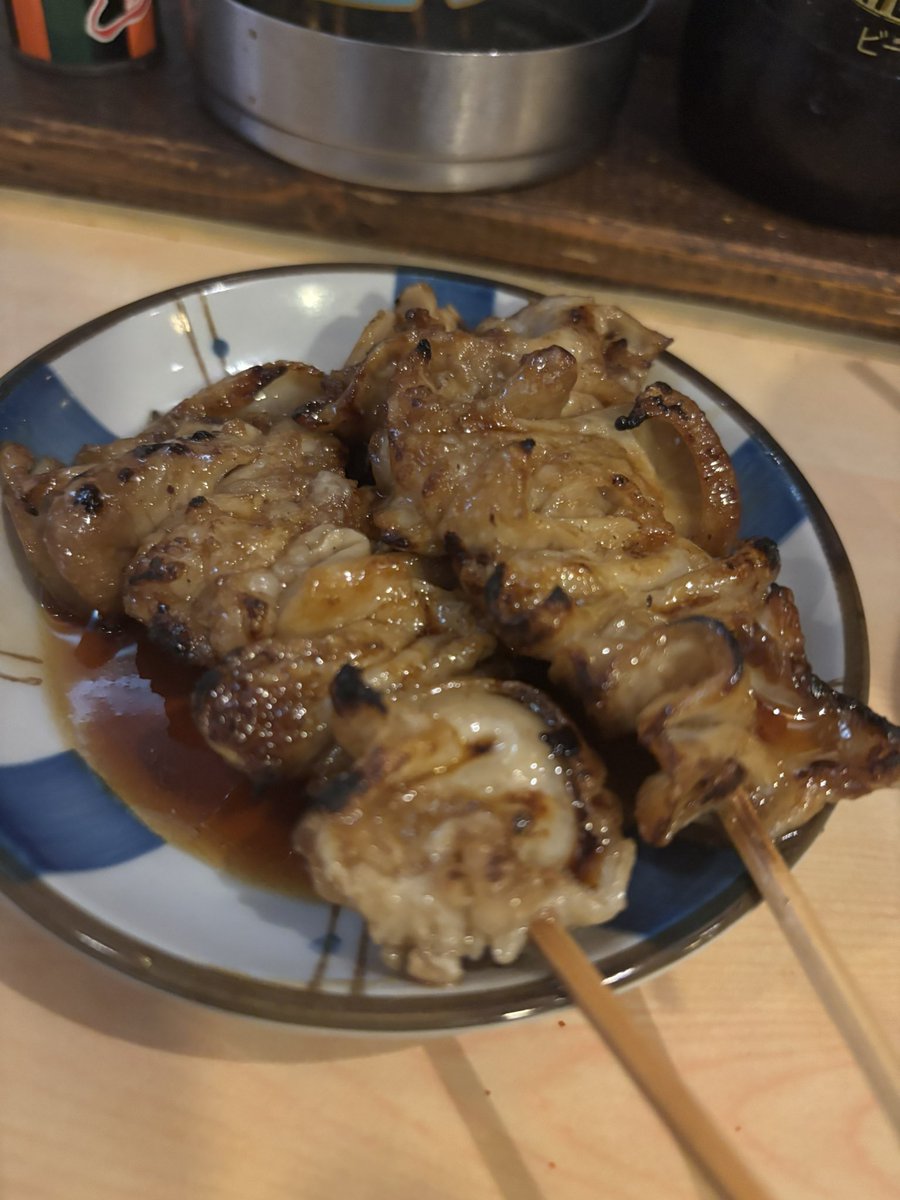 maruo9397's tweet photo. 初訪問

船橋
寅屋

焼きは
ハラミヒモ
テッポウ
アブラ
しろ

味はお任せに

ヒモが塩
テッポウが素焼きに酢醤油
アブラとしろはタレで♪

常連さんはヒモはわさび付けてたなぁ
美味しいモツ焼き😋
まだまだ奥が深そうです。 https://t.co/8ttOF4dHjh