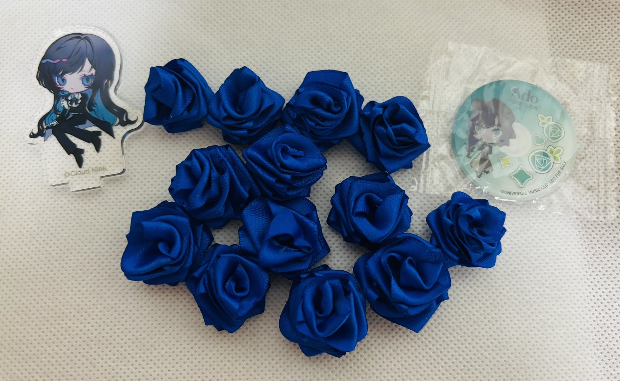 Ado 1stLIVE「喜劇」来場者特典　青い薔薇 バラ　青薔薇 Ado 喜劇 来場者特典 青い薔薇 - メルカリ