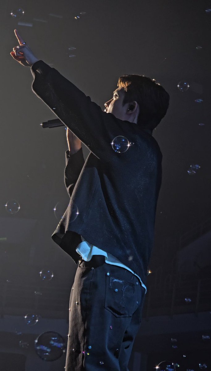 My favourite shots from last night 🥹🤍 kyungsoo and the bubbles 🫧

#DOit_inKL #DOit_inMalaysia #ASIACONCERT_DOit