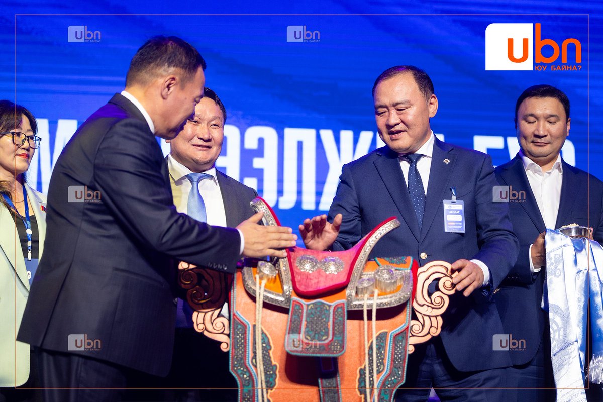 Тэр Нийслэлийн АН-ын дарга Батцогтыг солихоос ажлаа эхлээрэй Цогтгэрэл даргаа!