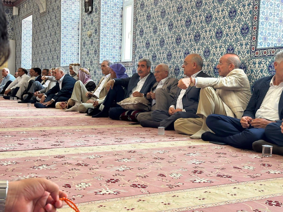İmanın şartlarından biri olan  kaza ve kadere iman ederek…

Bir kaza sonucu kaynaklanan husumeti her iki kıymetli ailemizin hatırşinaz duruşları ile sulh ile sonuçlandı..

Ehemmiyet gösteren #Yıldırım ve #Avcı (Paydaş) ailelerine bölge ve ovamız adına teşekkür ediyorum…